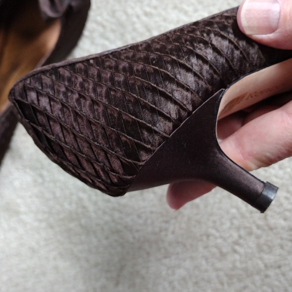 J. Renee women's dark brown satin heels. Mint condition. Size 8 - Picture 6 of 12